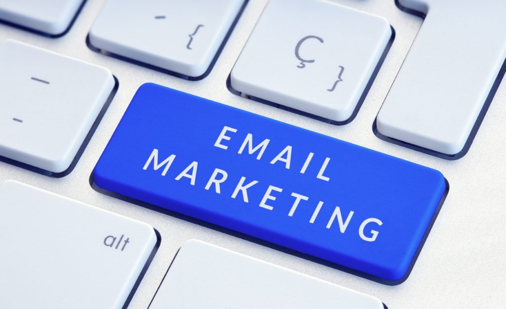 botón de email marketing en el teclado